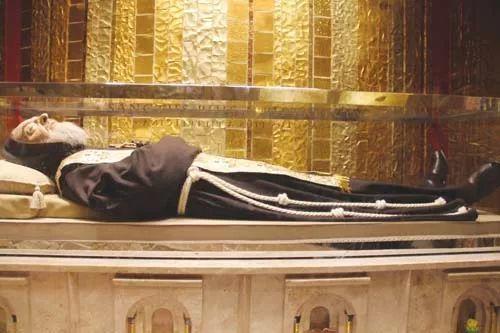 毕奥神父,科学探索与信仰坚守的传奇人生